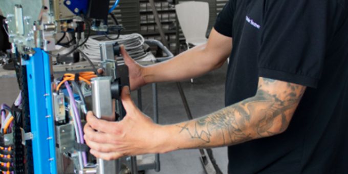 Case Study from Zimmer Group - Using an Assistant for Door Removal
